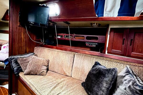Miss Daisy 32ft Ericson Yacht For Sale