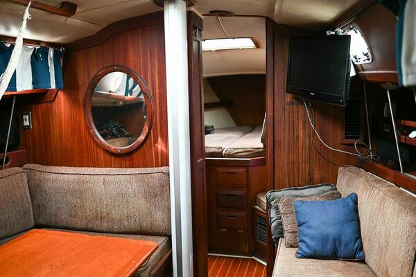 Miss Daisy 32ft Ericson Yacht For Sale