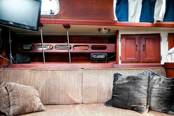 Miss Daisy 32ft Ericson Yacht For Sale