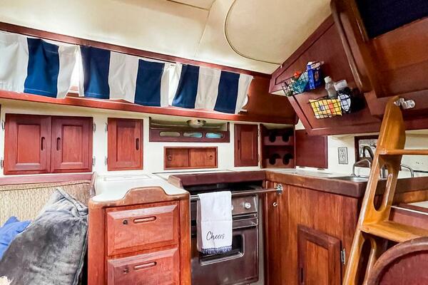 Miss Daisy 32ft Ericson Yacht For Sale