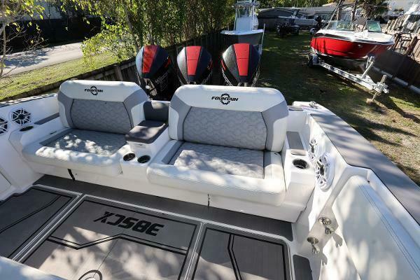 38ft Fountain Yacht For Sale
