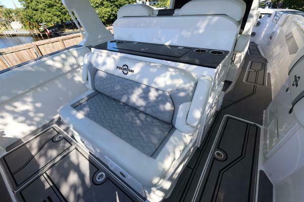 38ft Fountain Yacht For Sale