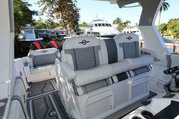 38ft Fountain Yacht For Sale