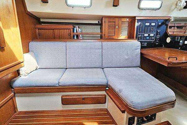 Photo of the 1997 Island Packet 40 "KEWAYDIN"