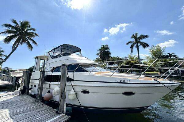Photo of the 2001 Carver 40 Flybridge "CRAVER"