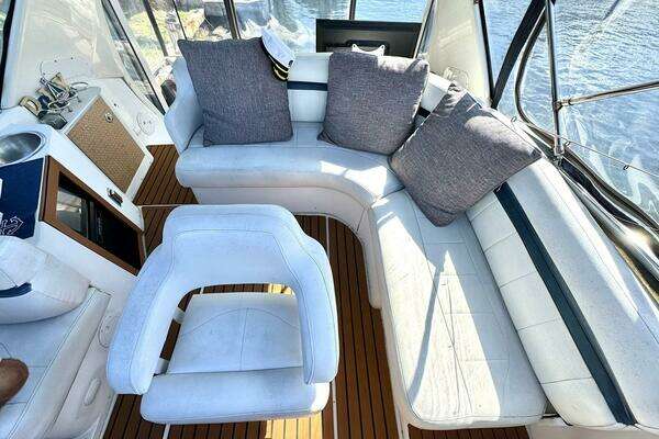 Photo of the 2001 Carver 40 Flybridge "CRAVER"