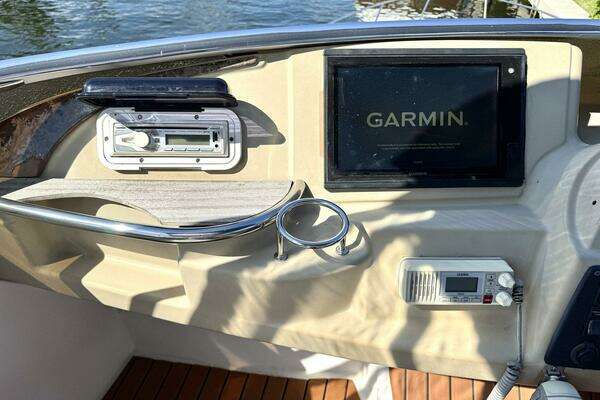 Photo of the 2001 Carver 40 Flybridge "CRAVER"