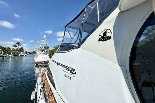 Photo of the 2001 Carver 40 Flybridge "CRAVER"