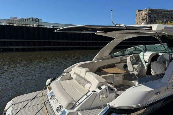 Four Winns H350 Bowrider Yacht For Sale