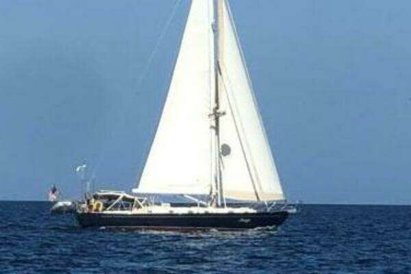 Photo of the 2000 Passport 470 "Maggie"