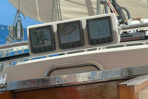 Photo of the 2000 Passport 470 "Maggie"