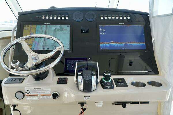 Boston Whaler  Yacht For Sale