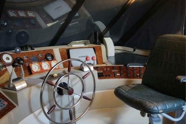 47ft Bayliner Yacht For Sale