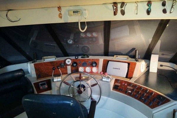 47ft Bayliner Yacht For Sale