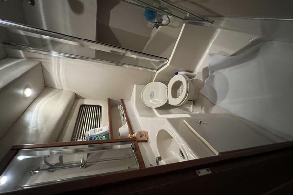 47ft Bayliner Yacht For Sale