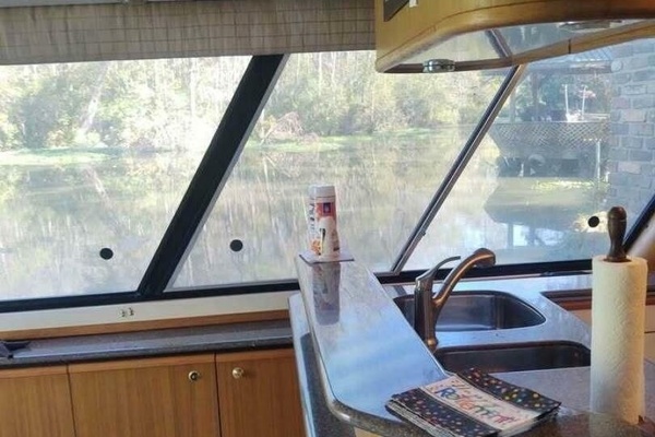 47ft Bayliner Yacht For Sale