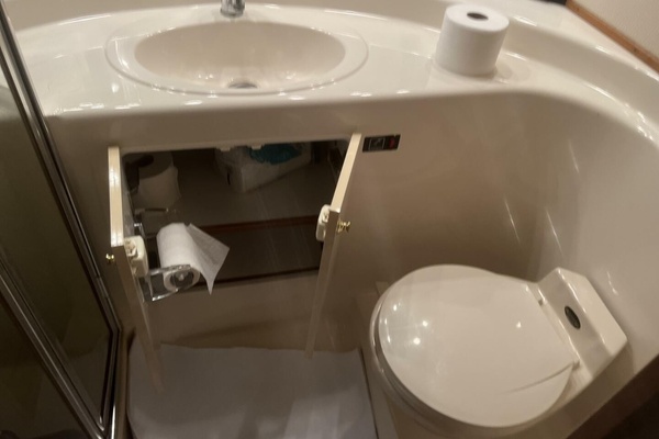 47ft Bayliner Yacht For Sale
