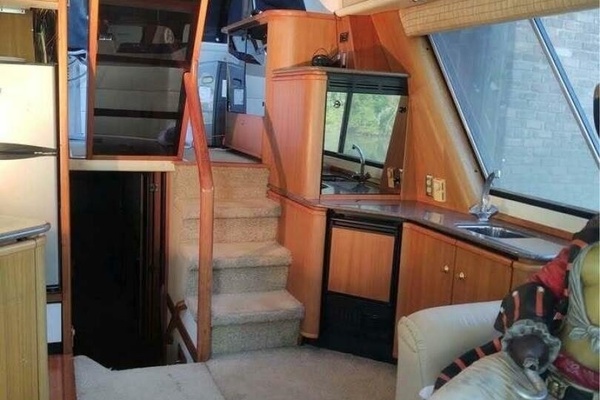 47ft Bayliner Yacht For Sale