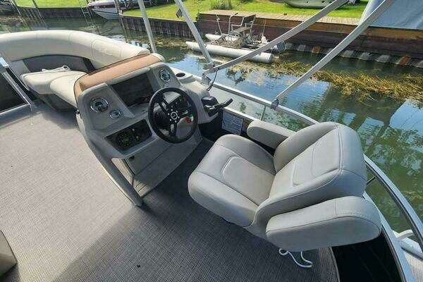 Photo of the 2023 SunChaser Vista 16