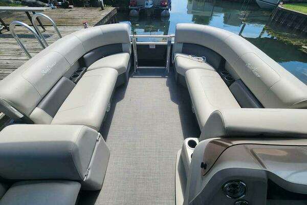 Photo of the 2023 SunChaser Vista 16