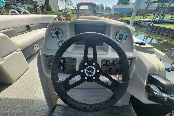 Photo of the 2023 SunChaser Vista 16