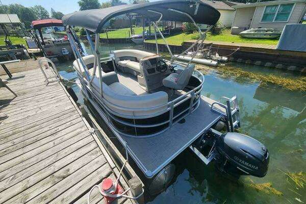 Photo of the 2023 SunChaser Vista 16