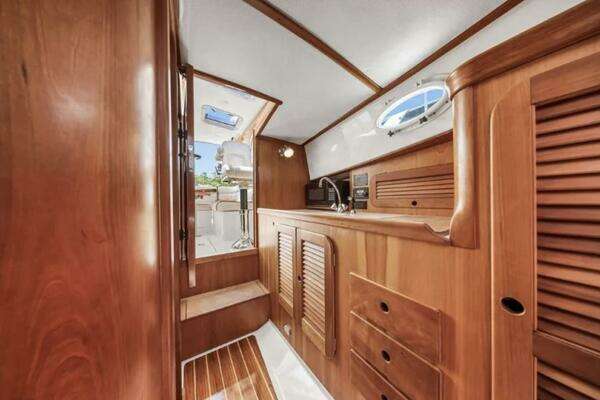 Hinckley Picnic Boat EP Yacht For Sale