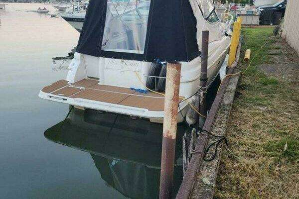 Photo of the 2001 Cruisers 3075 Express