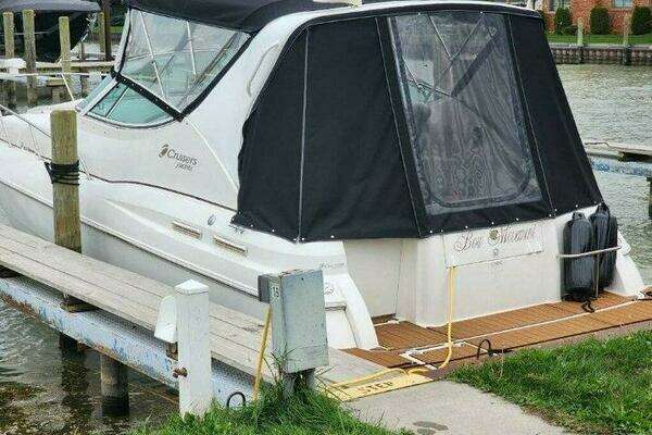 Photo of the 2001 Cruisers 3075 Express