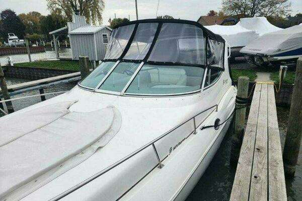 Photo of the 2001 Cruisers 3075 Express