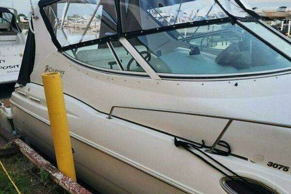 Photo of the 2001 Cruisers 3075 Express