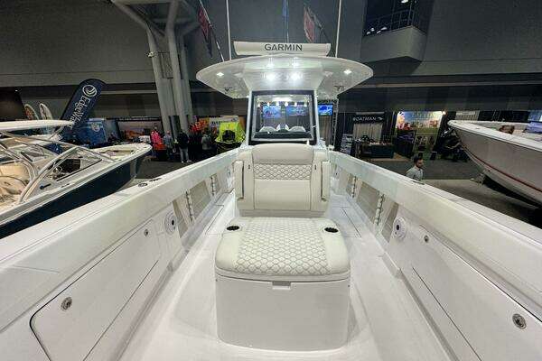 Photo of the 2026 Jupiter 380 LS