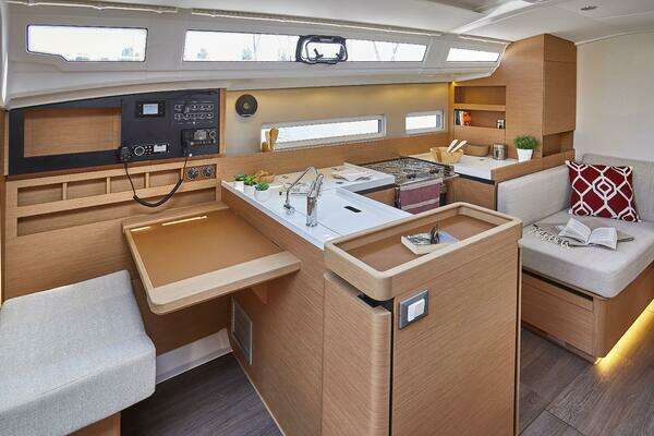 Jeanneau  Yacht For Sale