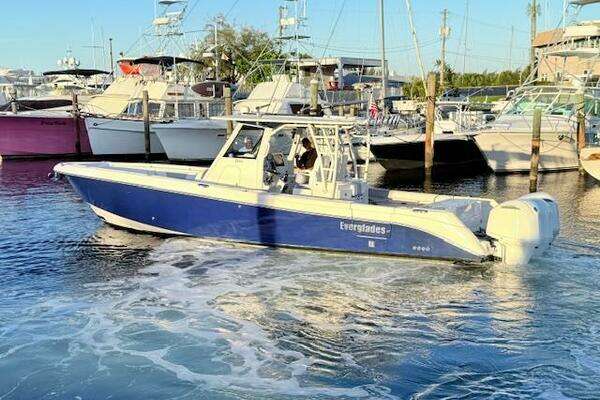 Photo of the 2014 Everglades 355 Center Console