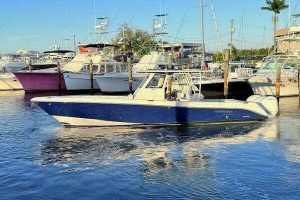 Photo of the 2014 Everglades 355 Center Console