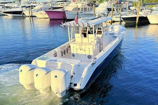 Photo of the 2014 Everglades 355 Center Console