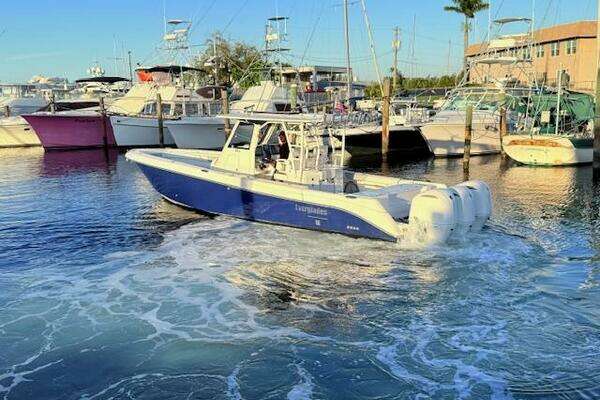 Photo of the 2014 Everglades 355 Center Console