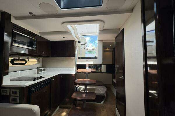 Sea Ray 350 Sundancer Coupe Yacht For Sale