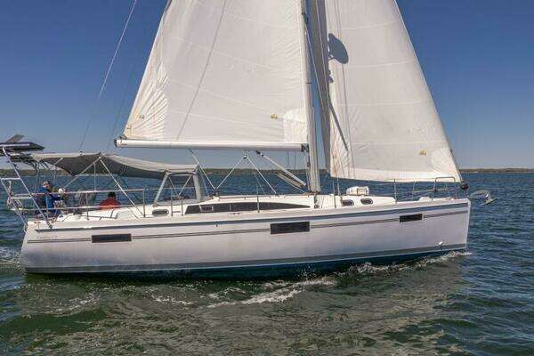 Photo of the 2023 Catalina 425 "AGE GAP"