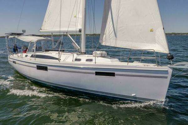 Photo of the 2023 Catalina 425 "AGE GAP"