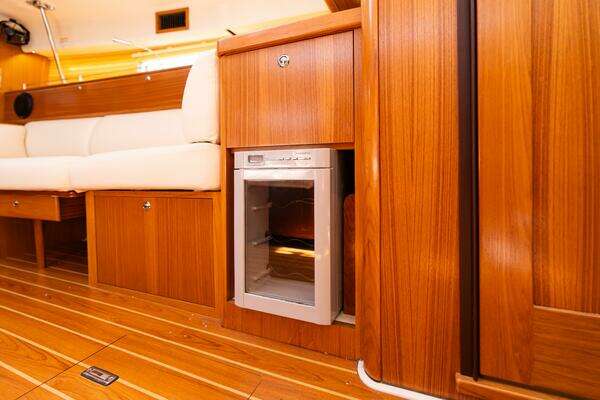 Catalina 425 Yacht For Sale