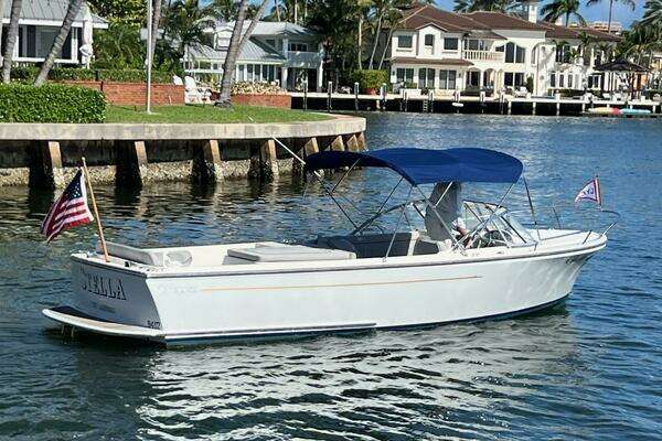 Photo of the 2013 Vanquish 24 Runabout