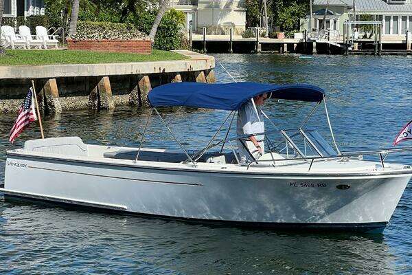 Photo of the 2013 Vanquish 24 Runabout