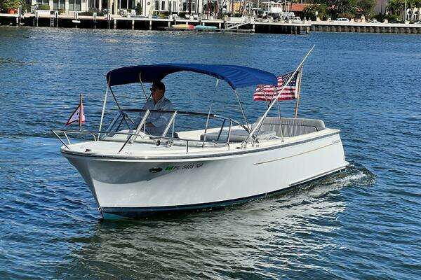 Photo of the 2013 Vanquish 24 Runabout