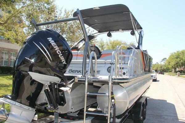 25ft Berkshire Yacht For Sale