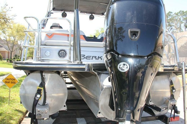 25ft Berkshire Yacht For Sale