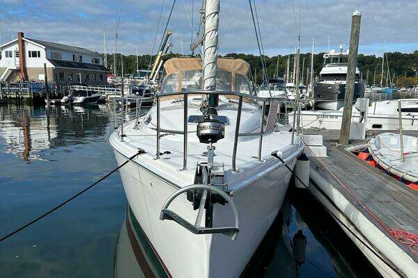 Photo of the 2005 Hunter 38