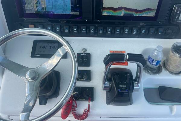 25ft Sea Hunt Yacht For Sale