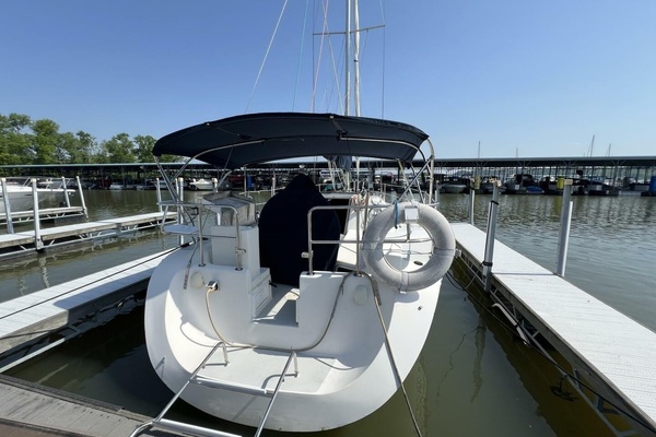HAUNTED by WATER 32ft Catalina Yacht For Sale