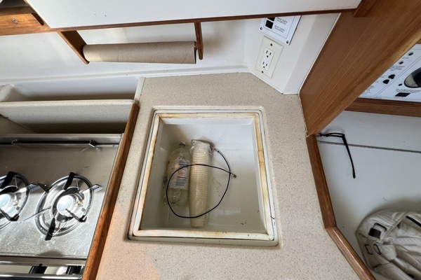 HAUNTED by WATER 32ft Catalina Yacht For Sale
